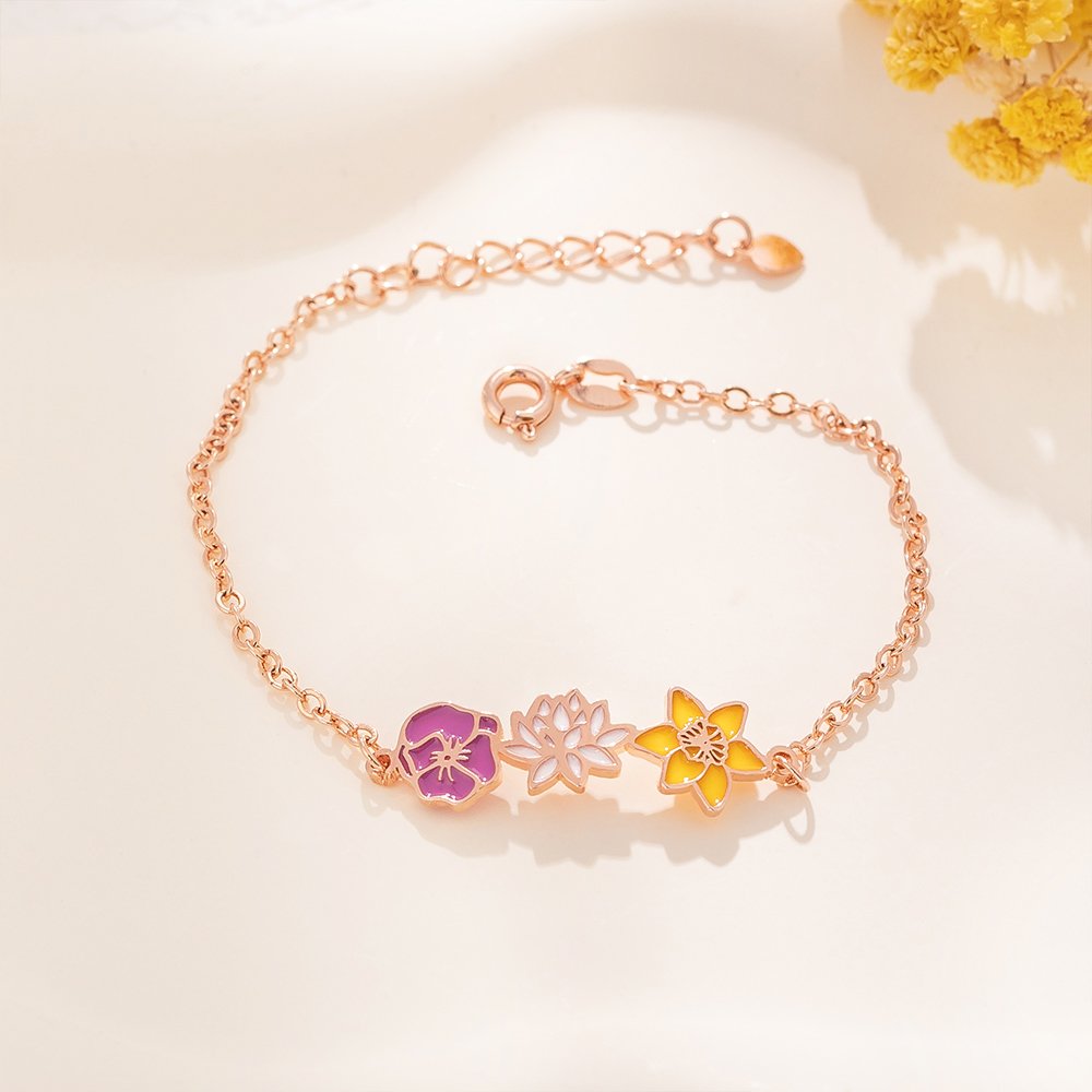 Bracelet délicat avec des fleurs de naissance, cadeau pour une belle-fille.
