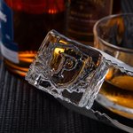 Cubitera de latón con iniciales de whisky grabadas y personalizadas con diseños de sellos y pinza Accesorio de bar Regalo de fiesta para barman