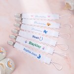 Gepersonaliseerde lint fopspeen Clip houder met geborduurde naam past op de meeste fopspenen Speen Speelgoed Baby Shower Gift voor pasgeborenen