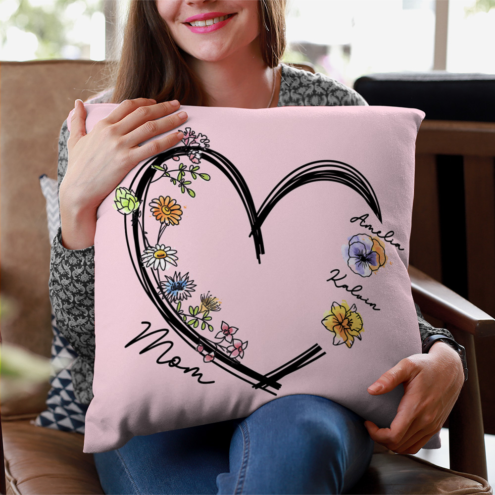 Taie d'Oreiller Personnalisée avec 1-6 Fleurs de Naissance Noms et Titre Décoration de Maison Cadeau Anniversaire Noël pour Parents Grands-parents
