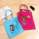 Sac Tote Personnalisé avec Image de Femme Fleur de Naissance et Nom Accessoire de Voyage Travail Courses Cadeau Anniversaire Noël pour Femme