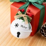 Personalisierte hohle Schneeflocke Jingle Bell Holly Berry Twine Bow Ornament mit eingraviertem Namen Weihnachtsbaum Dekoration Festival Party Geschenk für Kinder Familie