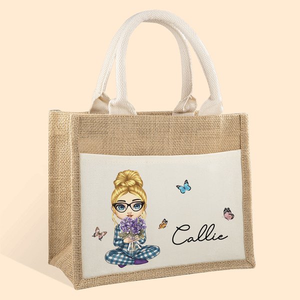 Personifierad tecknad mamma mormor håller födelseblomma bukett stor jute tote väska med namn och canvasficka födelsedag julklapp för kvinnor
