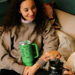 Versetto biblico personalizzato del fiore di nascita da 40 oz. Bicchiere isolato con nome e cannuccia Regalo di Natale cristiano per le donne