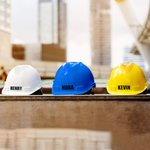 Personnalisé Jaune Bleu Blanc Ajustable Enfant Casquette de chantier avec Nom Thème Bâtiment Fête Déguisée Cadeau d'Anniversaire pour Garçons Filles