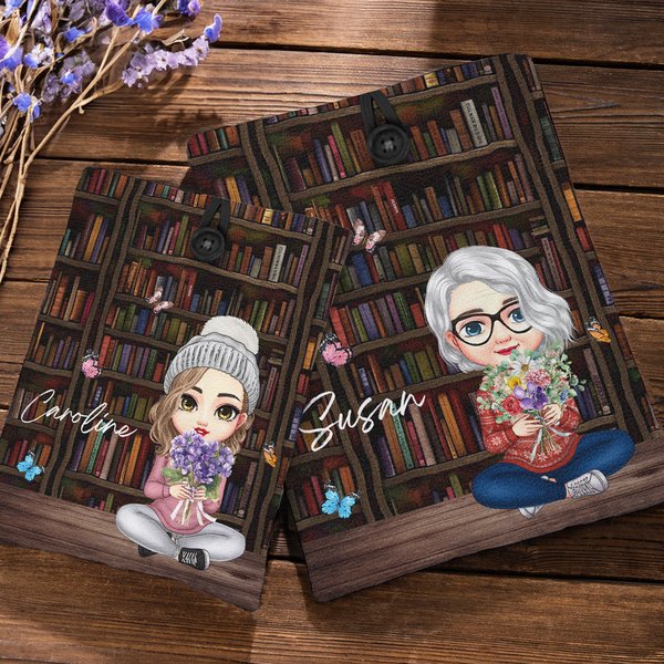 Personalisierte Cartoon-Figur Buchhülle mit Geburtsblume und Wunschnamen Buchcover Abdeckung Geburtstag Weihnachten Geschenk für Damen Bücherwurm