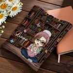 Personalisierte Cartoon-Figur Buchhülle mit Geburtsblume und Wunschnamen Buchcover Abdeckung Geburtstag Weihnachten Geschenk für Damen Bücherwurm