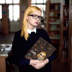 Personalisierte Cartoon-Figur Buchhülle mit Geburtsblume und Wunschnamen Buchcover Abdeckung Geburtstag Weihnachten Geschenk für Damen Bücherwurm