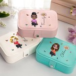 Estuche de joyas de cuero PU personalizado con nombre y flores de nacimiento en personaje de dibujos animados para mujer y niña regalo de cumpleaños