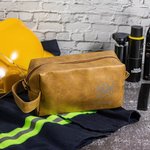 Trousse de toilette en cuir PU avec nom gravé Casque de pompier imperméable Hache Cadeau d'anniversaire pour homme pompier