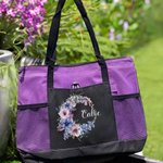Personalisierte Geburt Blume Kranz große Tragetasche mit Namen und Mesh-Taschen Reisen Essentials Geburtstag Geschenk für Frauen