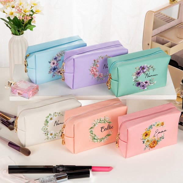 Sac de maquillage personnalisé en cuir PU avec nom et fleur de naissance Waterproof Travel Essentials Birthday Wedding Gift for Women Girls