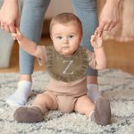 Bavoir Ajustable 100% Coton Personnalisé avec Initiale de Couronne Cadeau Noël Anniversaire pour Bébé Nouveau-né