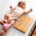 Personalisierte hölzerne Baby-Dusche-Gästebuch mit Namen Datum Fußabdruck Baby-Dusche Geschenk für neugeborene Eltern