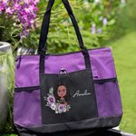 Personifierad tecknad flicka kvinna karaktär stor Oxford tygkasse med namn och födelseblomma krans resor Essentials födelsedagspresent till henne