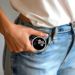 Personlig Födelseblomma Rund Mini Bärbar Pillerdosa med Namn och Spegel Födelsedagspresent till Vänner Familj