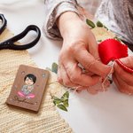 Personalized Cartoon Character Birth Flower Bouquet Wooden Magnetic Needle Box with Name Birthday Mother's Day Gift for Mom Grandma