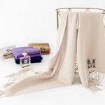 Personalisierter Weicher Gestickter Initiale-Name-Schal mit Blume und Quaste aus Warmem Faux Kaschmir Geburtstag Winter Geschenk für Familie Freunde