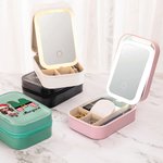 Personalizado Cartoon Carácter Navidad Inicial Joyero de cuero con nombre de cambio de color LED Espejo de maquillaje Regalo de Navidad para los amigo
