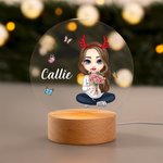 Gepersonaliseerde Cartoon Meisje Vrouwen Acryl Nacht Licht Ornament met Houten Basis met Naam en Geboorte Bloem Verjaardag Cadeau voor Vriendin Familie