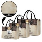 Borsa tote personalizzata con nome e personaggio cartone animato Just A Girl Who Loves Books regalo per compleanno e giorno della lettura per donne