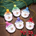 Henkilökohtainen käsin maalattu Pom Pom Hat puinen lumiukko joulukoriste nimellä söpö joulukuusi sisustus festivaali lahja perheelle lapsille