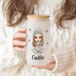 Personalisierte Cartoon Mom Oma Geburt Blumenstrauß 20oz mattiert Bier kann Glas mit Bambusdeckel und Stroh Geburtstag Weihnachtsgeschenk für Frauen