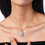 Croce personalizzata di nascita Bouquet di fiori Collana fotografica Gioielli incisi cristiani Regalo di battesimo, compleanno, Natale per le donne