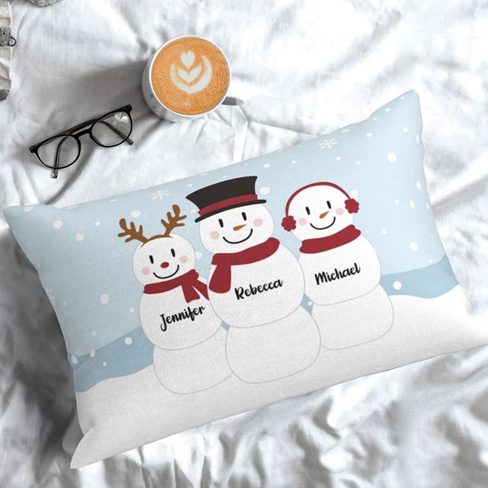 Coussin Bonhomme de Neige Personnalisé avec 1-5 Noms Noël Décoration de Maison Sofa Canapé Cadeau Thanksgiving Noël pour Famille