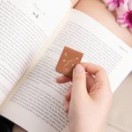Personalisiertes Magnetisches Sternzeichen Design PU-Leder Lesezeichen mit Namen und Initialen Geburtstag Geschenk für Buchliebhaber Bücherwurm