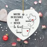 Personalizzato Mappa Silhouette Collegato Cuore a forma di albero di Natale in ceramica ornamento con nome Natale regalo a distanza per la famiglia am