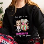 Personlig mångfärgad julgran tecknad flicka sweatshirt med namn jul födelsedagspresent för vän familj