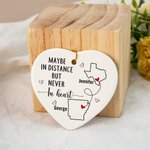 Personalizzato Mappa Silhouette Collegato Cuore a forma di albero di Natale in ceramica ornamento con nome Natale regalo a distanza per la famiglia am