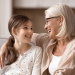 Collana personalizzata cuore rosa bicolore nonna nipote con pietre di compleanno Regalo di compleanno per la festa della mamma per lei