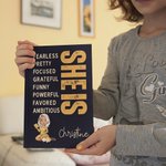 Cahier personnalisé She Is Me Cartoon Reading Girl A5 120 Pages Lined Hardcover Notebook with Affirmation and Name Birthday Inspirational Gift for Wom