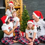 Renna personalizzata Cappello di Babbo Natale Iniziale 100 % Cotone Abbinato Body Bambino Adulto Maglietta con Nome Regalo di Natale per la Famiglia