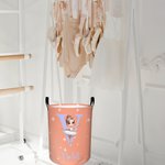 Cesto portabiancheria personalizzato con nome e maniglia per il lago dei cigni, regalo di compleanno per gli amanti del balletto.