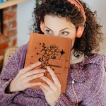 Henkilökohtainen syntymä kukka horoskooppimerkillä A5 PU nahkainen muistikirjan säilytys kansi nimellä syntymäpäivälahja taiteilijoille toimistotyöntekijöille