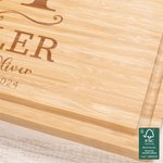 Tagliere per salumi personalizzato in bambù FSC con iniziale incisa e testo del nome Juice Groove Regalo di matrimonio per la famiglia