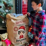 Gepersonaliseerde North Pole Special Overnight Service Cartoon Drawstring Santa Sack Kerst Gift Bag met naam Holiday Party Favors voor kinderen familie