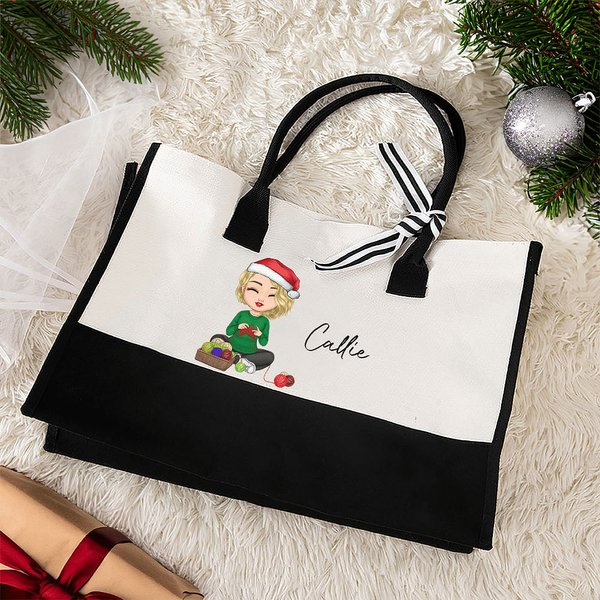 Gepersonaliseerde Leuke Cartoon Breiende Karakter Canvas Draagtas met Naam en Lint Kerstverjaardagscadeau voor Mam Oma Breiliefhebbers
