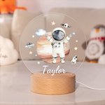 Personalisiertes Cartoon-Astronaut Planet Acryl LED-Nachtlicht mit Namen und Holzsockel Geburtstag Kinderzimmer Deko Geschenk für Jungen Mädchen