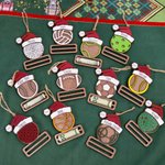 Ballon de Baseball Volleyball Personnalisé avec Chapeau de Père Noël Porte monnaie Ornement de Noël avec Nom Année Fête Favors Cadeau pour Entraîneur 