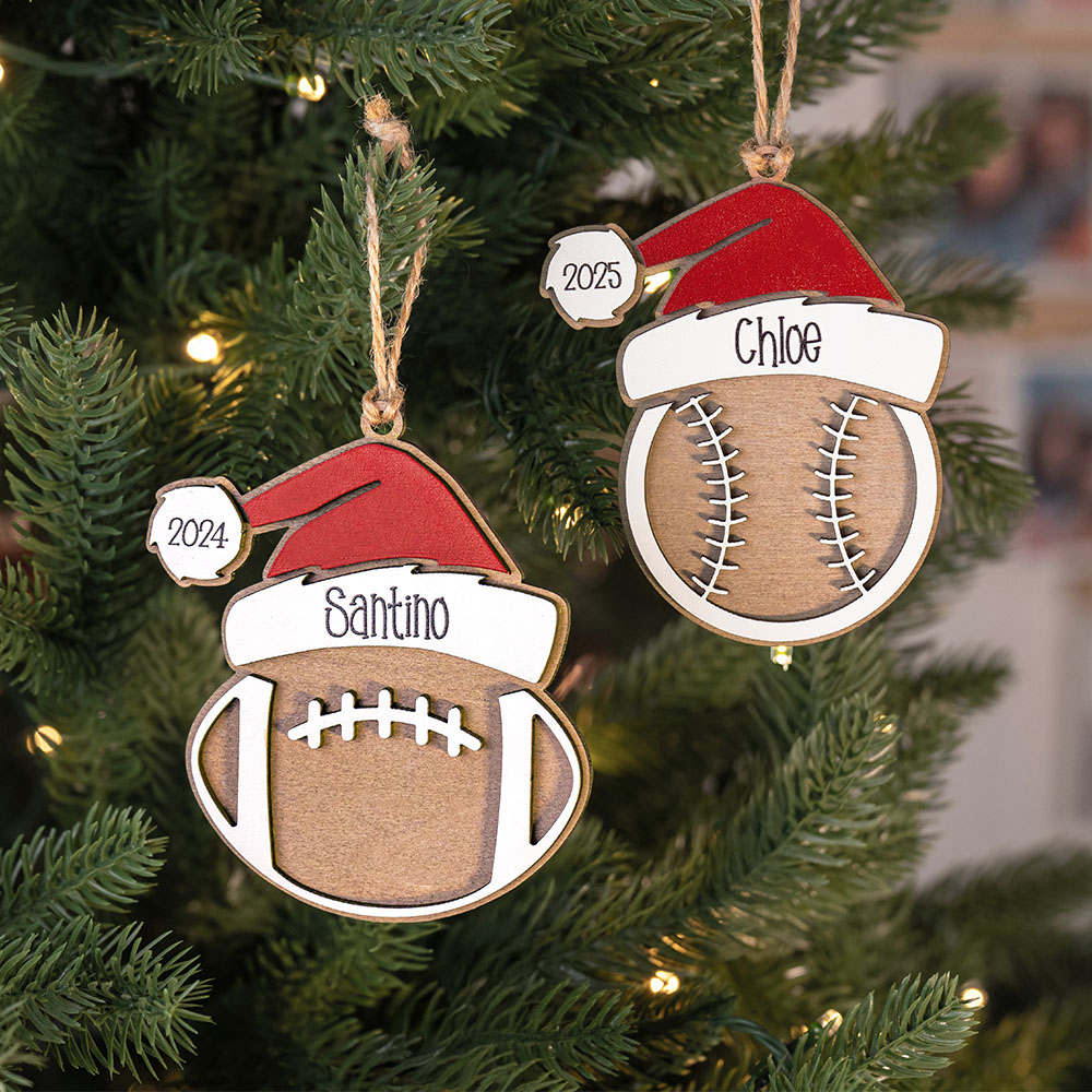 Ornement de Noël personnalisé Baseball Volleyball Sports avec chapeau de Père Noël avec nom et année Décoration de l'arbre Fête des Faveurs Cadeau pou