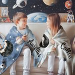 Couverture Polaire Sherpa Personnalisée avec Nom et Personnage d'Astronaute Cadeau d'Anniversaire pour Enfants Passionnés d'Espace