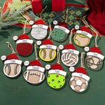 Personalisierte Baseball Volleyball Sport mit Weihnachtsmütze Weihnachtsschmuck mit Namen und Jahr Baumschmuck Urlaub Party Favors Geschenk für Traine