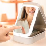 Boîte à bijoux en cuir personnalisée avec nom et miroir de maquillage LED de couleur changeante Cadeau de voyage pour les femmes