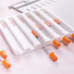 Personlig 3D-utskriven injektor Neurotoxin Botox spruthållare bricka med 5-8 platser och text Kosmetisk procedur verktygsgåva för estetisk utövare