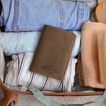 Henkilökohtainen kannettava nahkainen johtojärjestäjä kaiverrettu monogrammi Tech Accessory Isänpäivä syntymäpäivälahja Travel Innostunut Business Mie