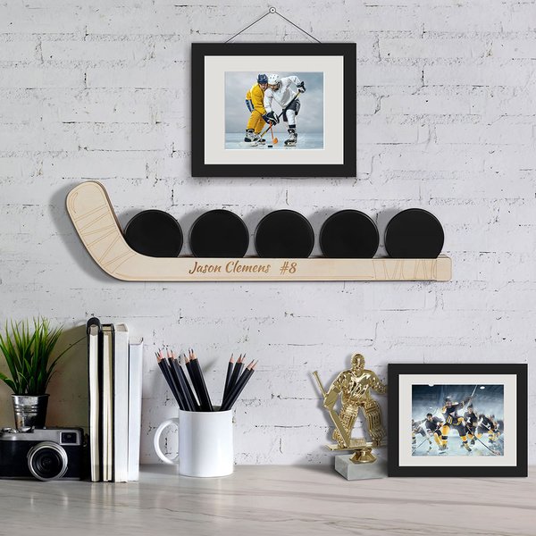 Gepersonaliseerde houten Hockey Stick Design Hockey Puck Display plank met tekst Verjaardag Home Decor Gift voor Hockeyspelers